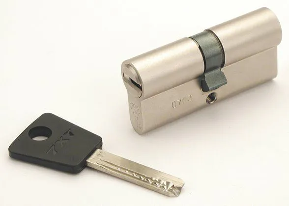 Mul-T-Lock 7x7 Series — orijinal Mul-T-Lock yüksek güvenlikli kilit göbeği (barel) ve anahtarı
